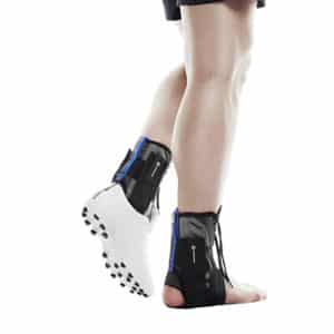 UD Lace-up Ankle Brace är ett bra och stabilt fotledsskydd. Passar perfekt i skor